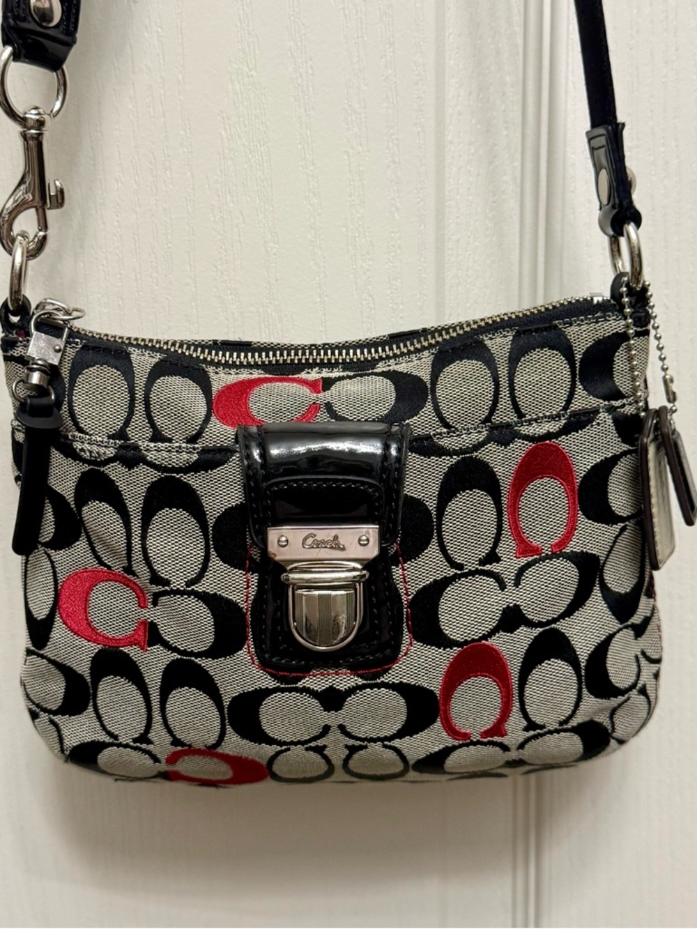 Coach Black and Red Poppy C Signature shoulder/crossbody Y2K